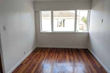 8 Brains Road, Kelston