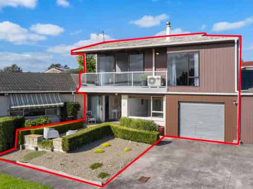 2/14 Howlett Street, Waterview