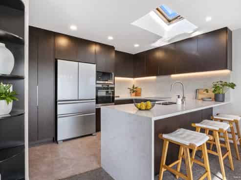 2/14 Howlett Street, Waterview