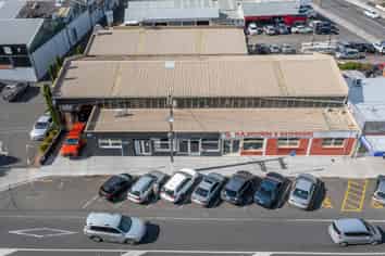 Freehold high stud retail warehouse