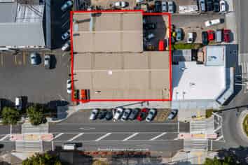 Freehold high stud retail warehouse