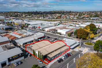 Freehold high stud retail warehouse