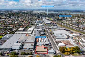 Freehold high stud retail warehouse