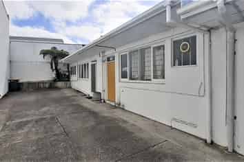 Birkenhead Retail Opportunity - Excellent Road Frontage