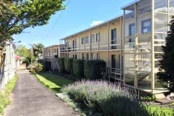 13/93 Vauxhall Road, Devonport