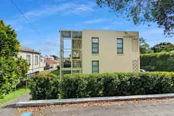 13/93 Vauxhall Road, Devonport