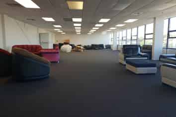 NEW LYNN QUEEN - BULK RETAIL/ OFFICES