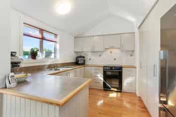 25 Rutherglen Avenue, Ilam