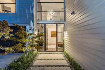 15A Golf Road, Epsom