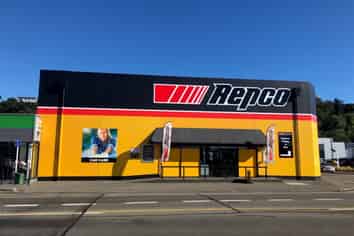 Top Quality Trade Retail Premises on Thackeray