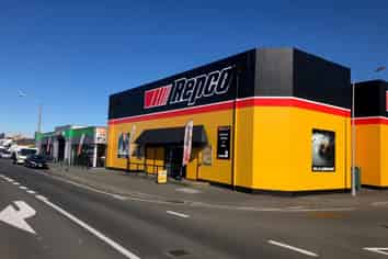 Top Quality Trade Retail Premises on Thackeray