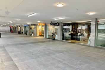 RETAIL PREMISES WITH EIGHT SECURE CAR PARKS