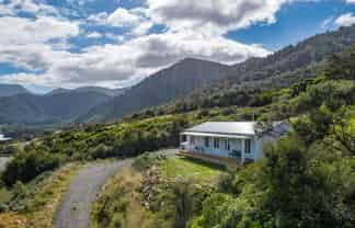 2663 Kaiuma Bay Road, 