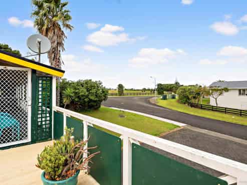 2 Keven Road, Clarks Beach