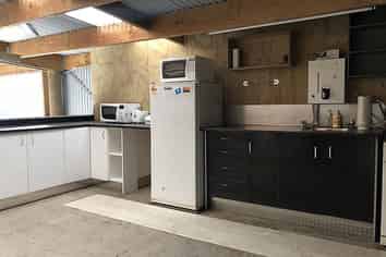 Front Shed - Big Yard Space 