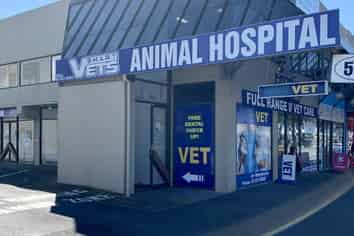 CHEAP FRINGE OFFICE WITH TWO CARPARKS 