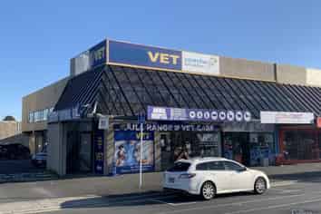 CHEAP FRINGE OFFICE WITH TWO CARPARKS 