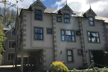 Room  6 Un/46 Queen Street, North Dunedin