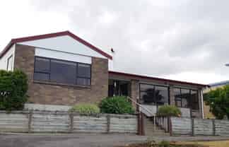 2 Denby Close, Athenree