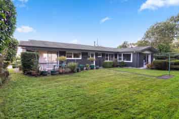 22 Russell Crescent, Western Heights