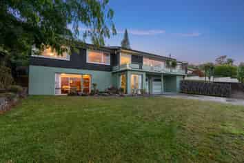 22 Russell Crescent, Western Heights