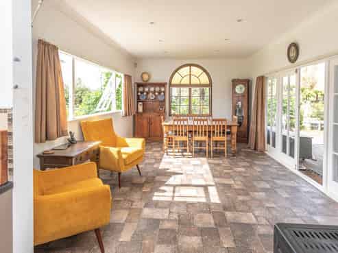 140 Riverbank Road, Okoia