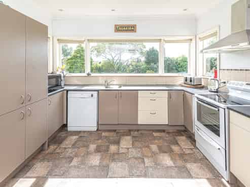 140 Riverbank Road, Okoia