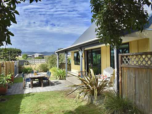 6 James St, Waikawa Beach