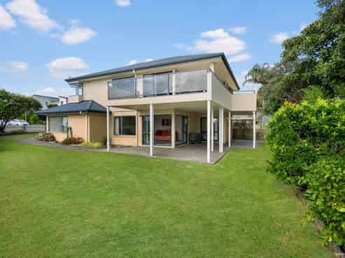 8 The Way, Beachlands