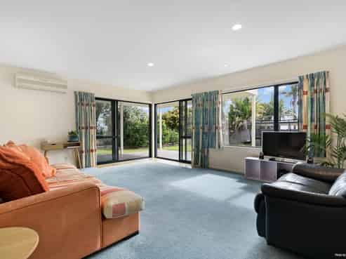 8 The Way, Beachlands