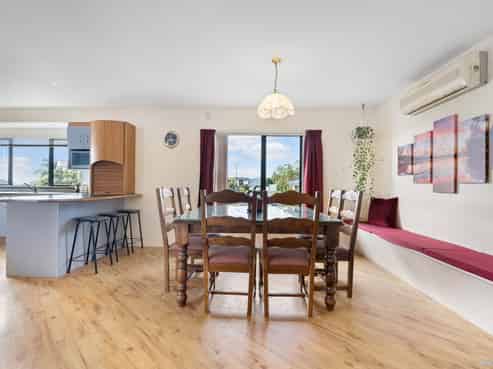 8 The Way, Beachlands