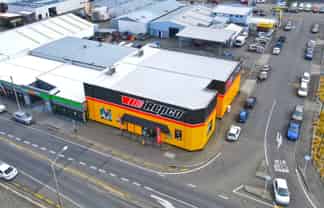 Corner Gem On Thackeray