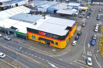 Corner Gem On Thackeray