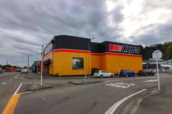 Corner Gem On Thackeray