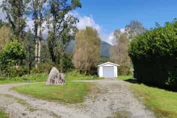 297 Franz Josef State Highway, Whataroa