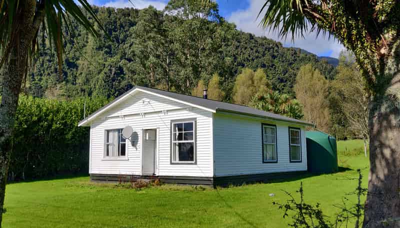 297 Franz Josef State Highway, Whataroa