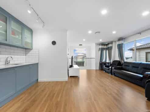 8 Demeter Street, Flat Bush