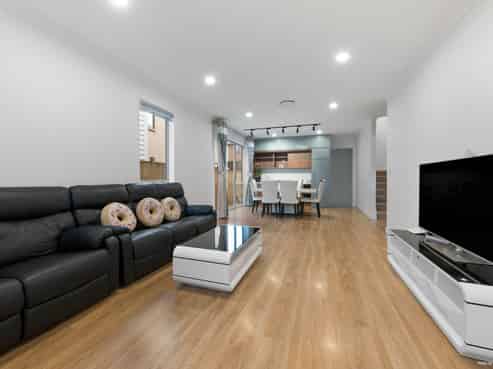 8 Demeter Street, Flat Bush