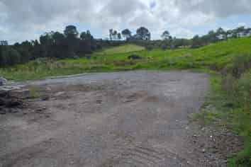 YARDS - SIZE RANGE 300M² - 2000M²