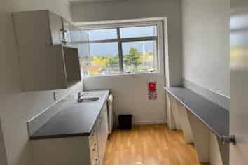 Superb Office - Available Now in Manurewa