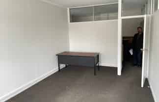 Superb Office - Available Now in Manurewa