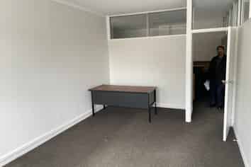 Superb Office - Available Now in Manurewa