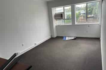 Superb Office - Available Now in Manurewa