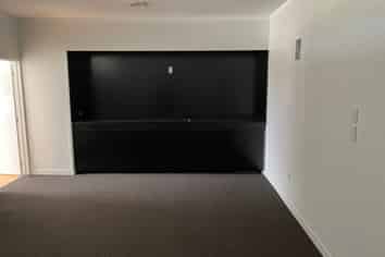 Superb Office - Available Now in Manurewa