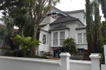 2/42 Carlton Gore Road, Grafton