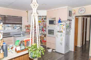 6 Fraser Collins Crescent, Dannevirke