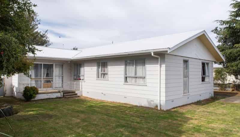 6 Fraser Collins Crescent, Dannevirke