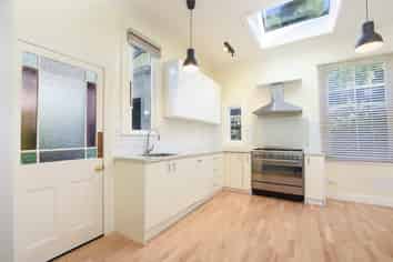 38 Allandale Road, Saint Clair