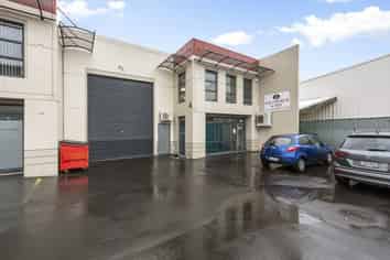 Rare Airport Oaks opportunity 