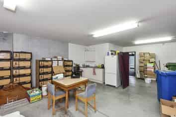 Rare Airport Oaks opportunity 